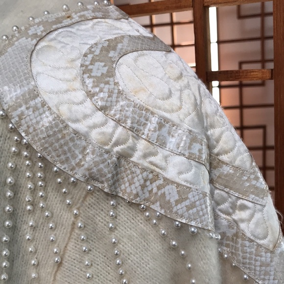 Della Knit sweater with beading, quilting’s d faux leather on shoulders. Size S - Picture 4 of 11